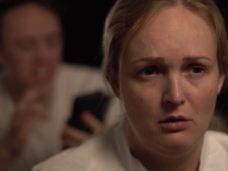 devojka trpi psihičko zlostavljanje od strane partnera